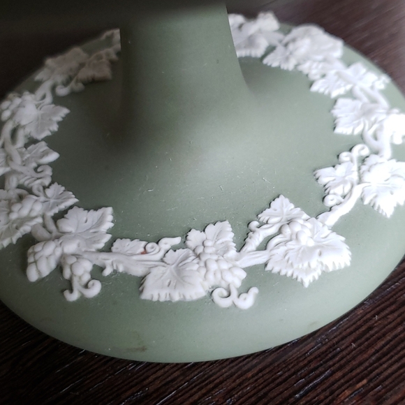 🔥HP🔥VTG Wedgwood Jasperware, grapevine, plate on a stand, light green - Picture 5 of 8